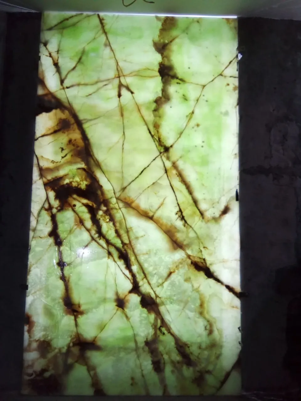 thi công tranh đá xuyên sáng