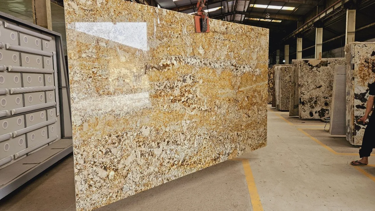 đá vàng hoàng gia