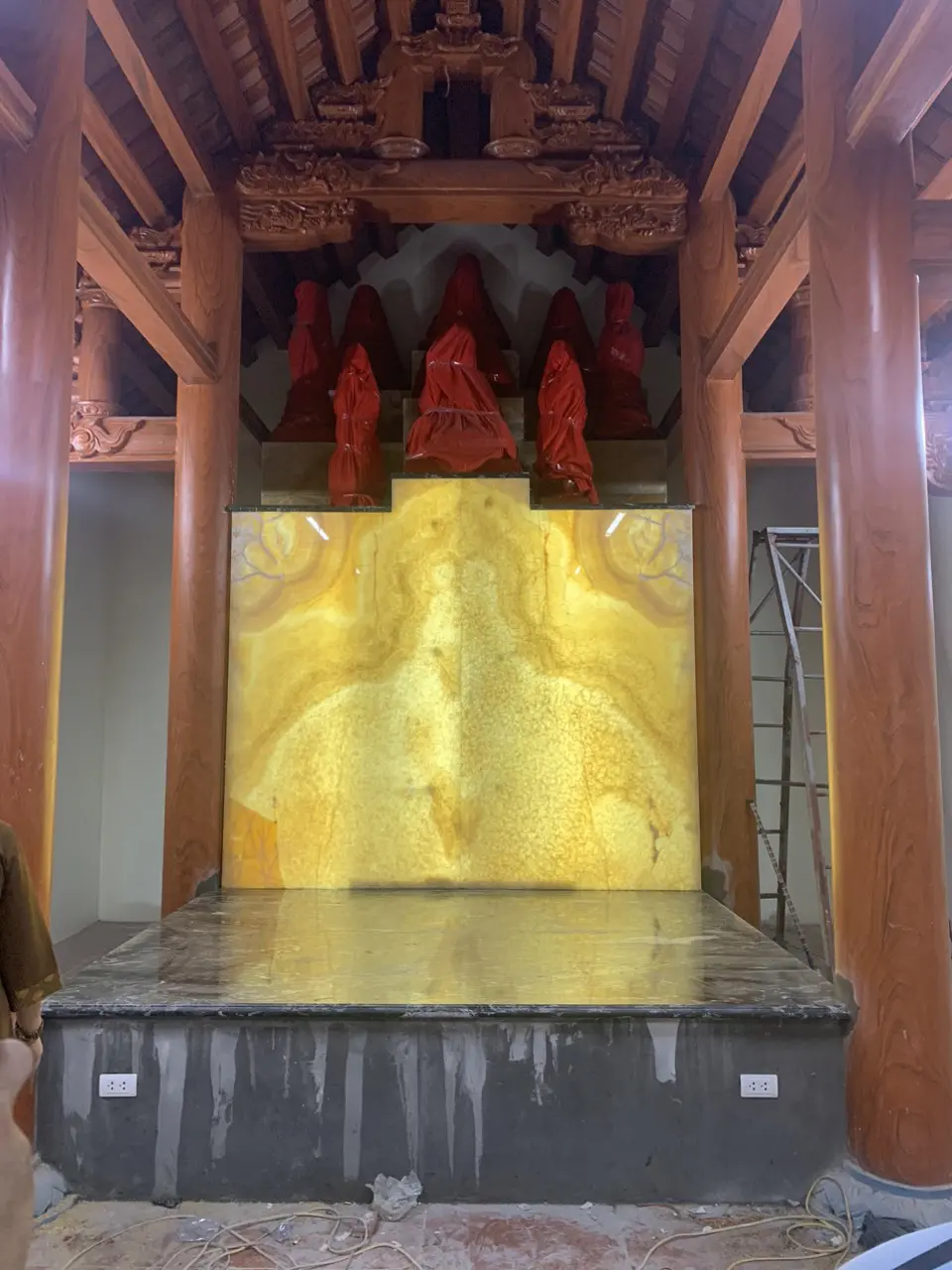 Thi công lắp đặt tranh đá xuyên sáng